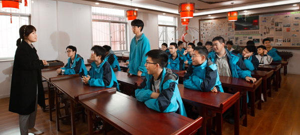吴起 分类教学，因材施教，采取“一类一方案、一人一目标”的教学方法