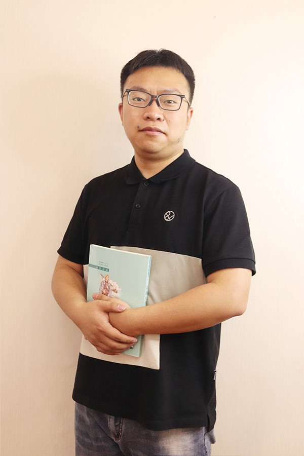 吴起杨斌 本科学历，毕业于西安航空学院