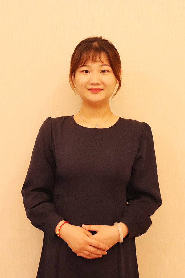 吴起文哲 本科学历，优秀班主任